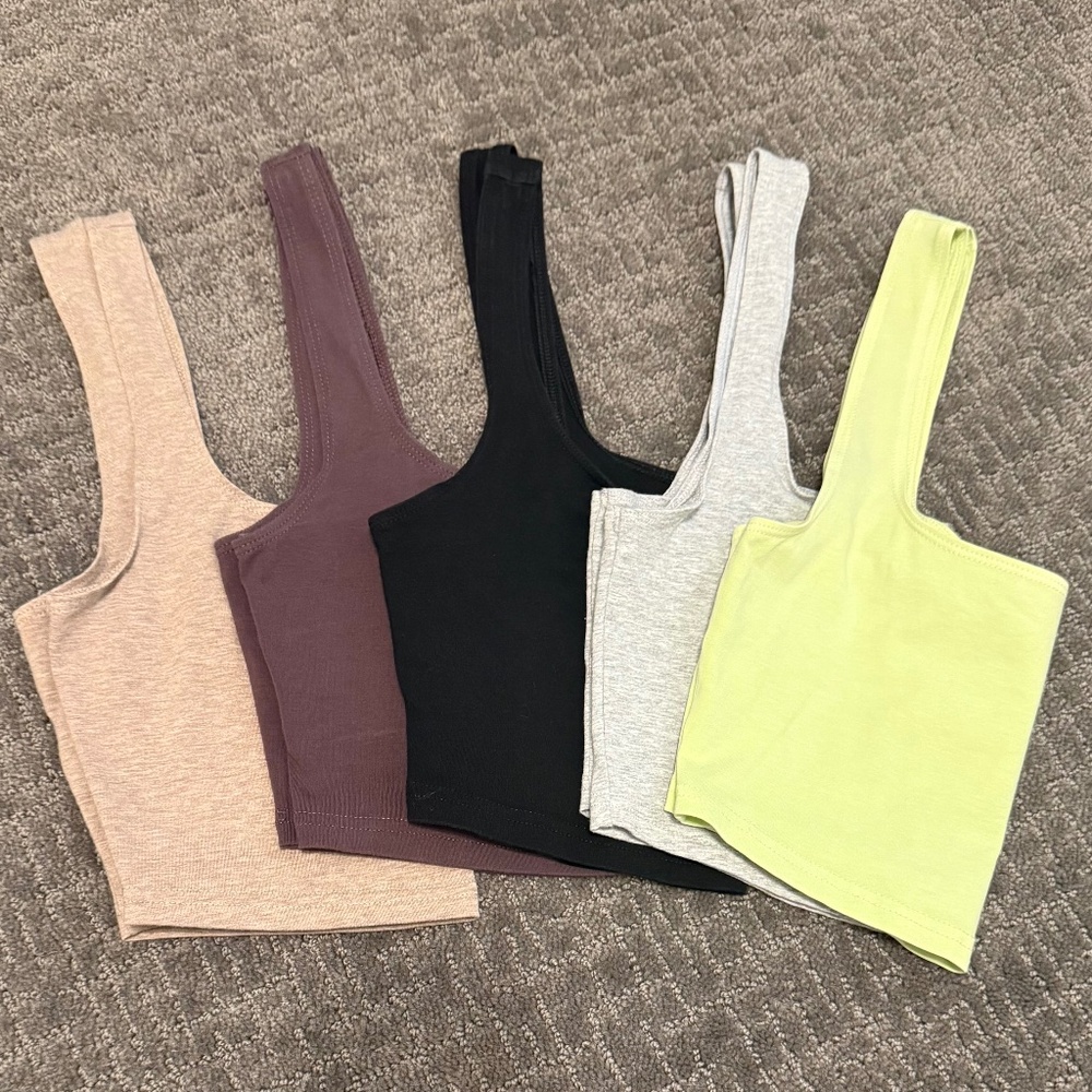 Aritzia TNA Laguna Tank